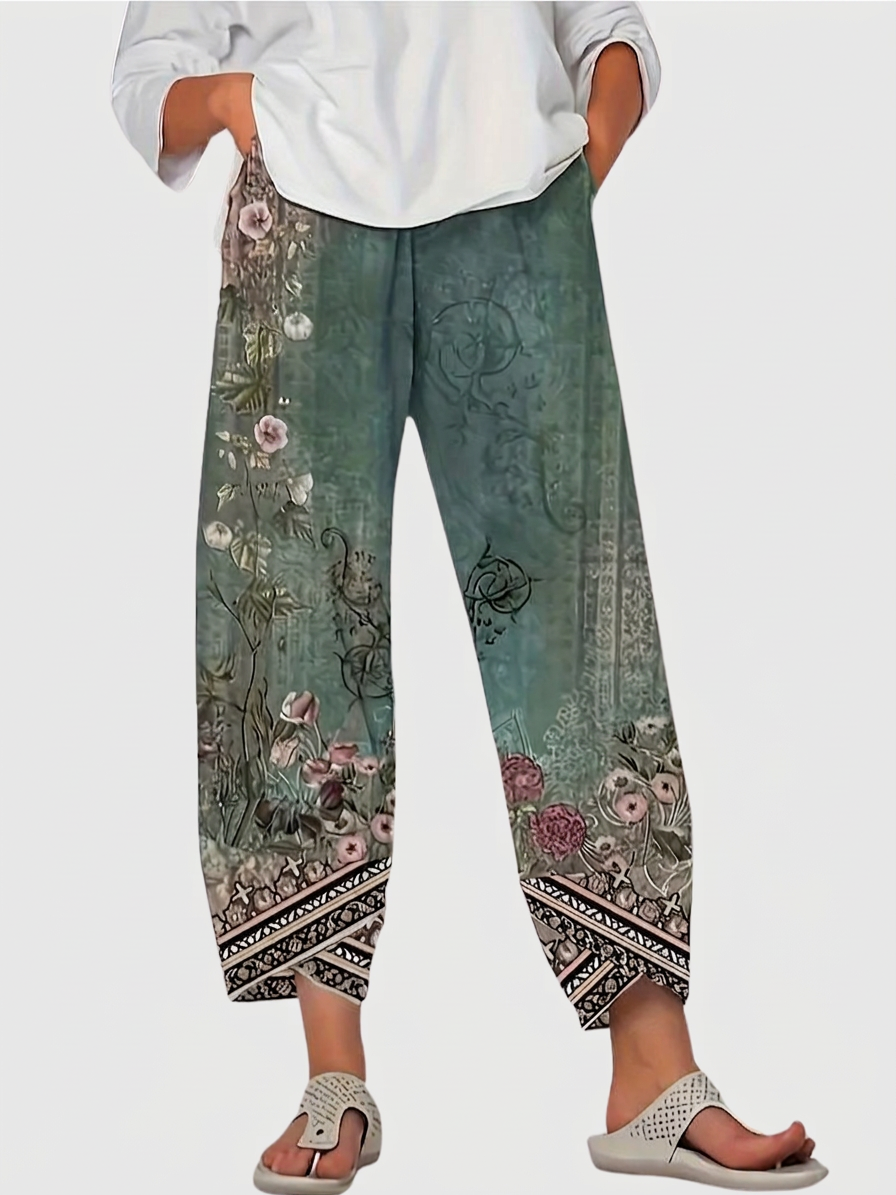 Olwen | Vintage Floral Capri Pant With Elastic Waist