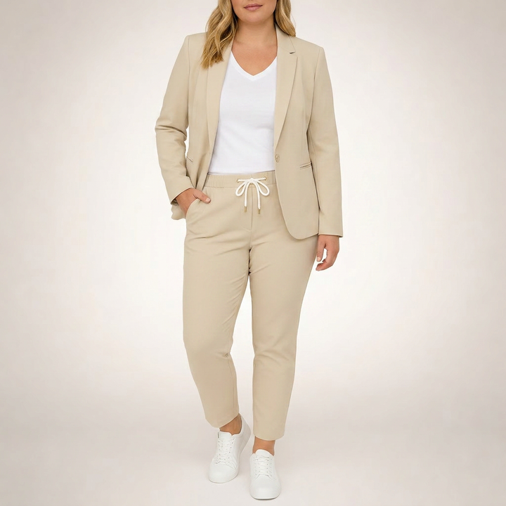 Rosanna | Loose Suit Set with a Sporty Accent