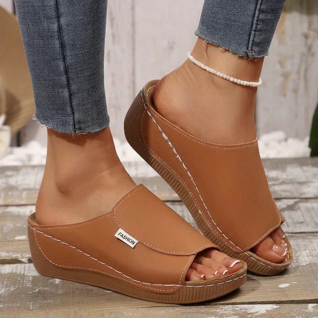 Romaine | Slip-On Sandals