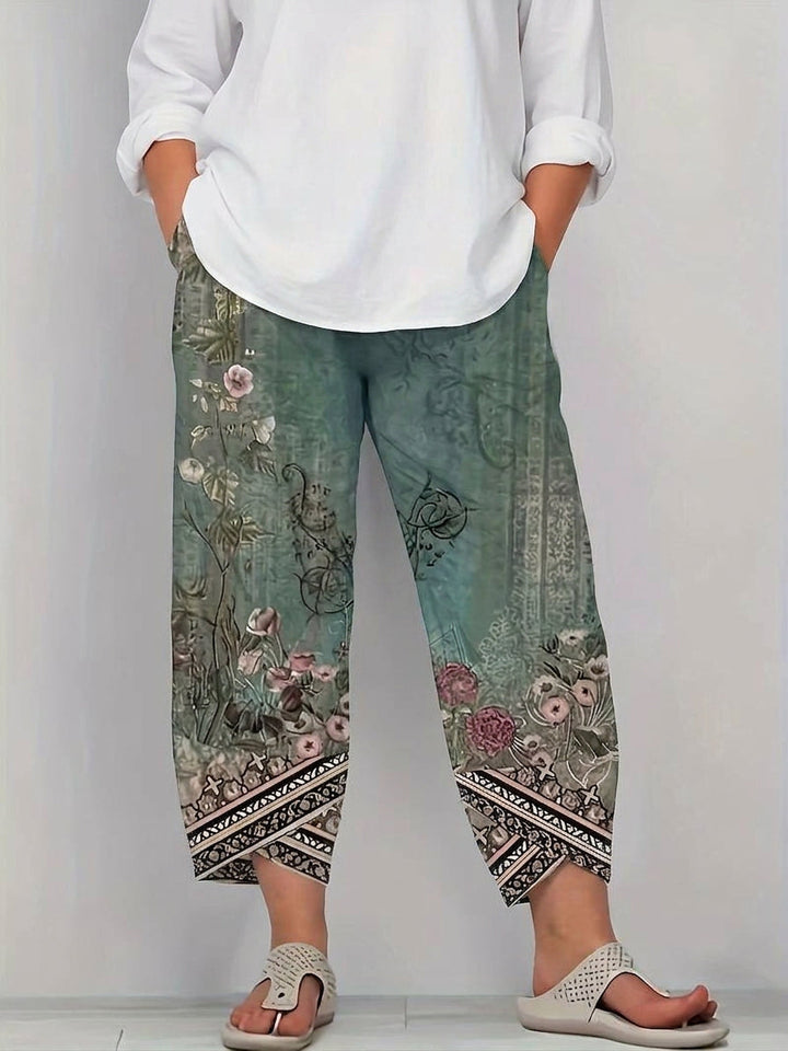 Olwen | Vintage Floral Capri Pant With Elastic Waist
